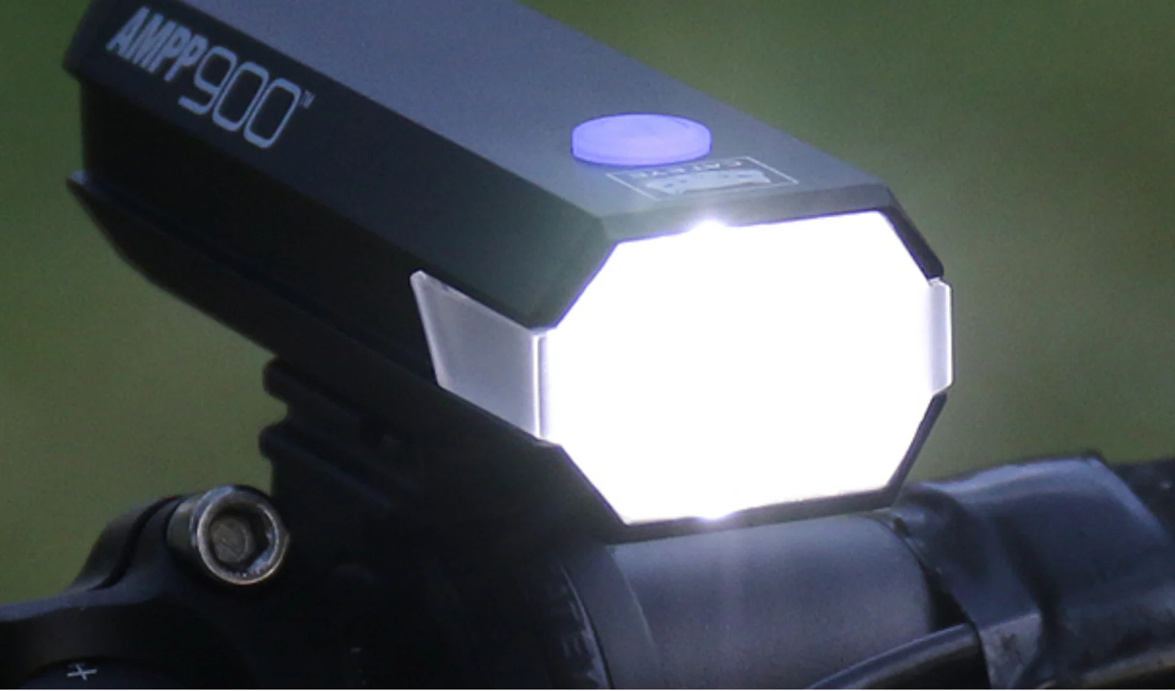 AMPP900 USB-C Rechargeable - Image 2