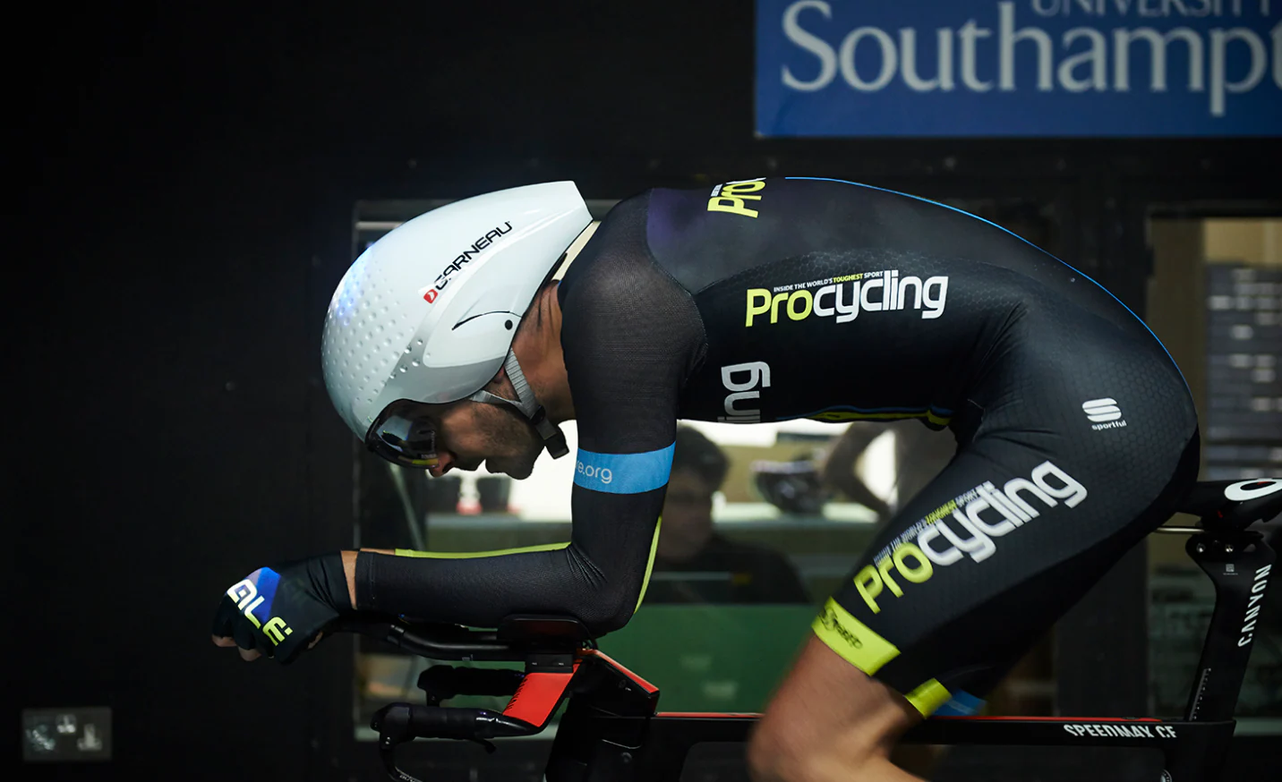 P-09 Cycling Helmet - Image 2